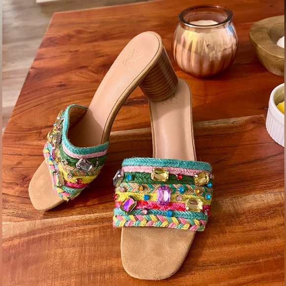 🎉 NY&Co Multi-colored Jeweled Slides - Picture 3 of 5